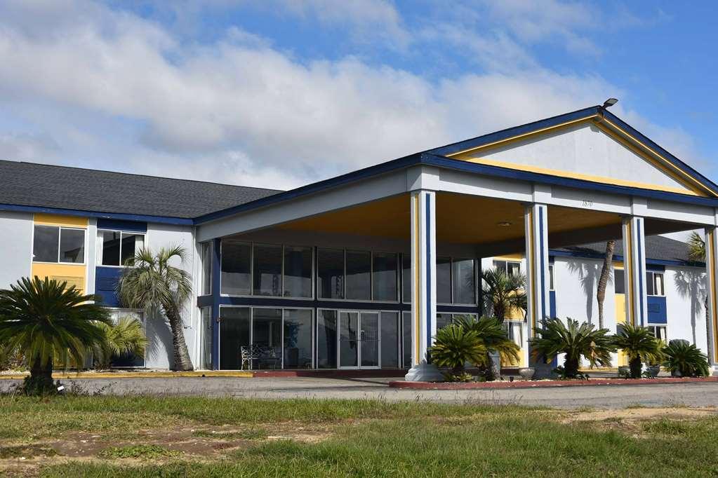 Super 8 By Wyndham Biloxi Motel Exterior foto