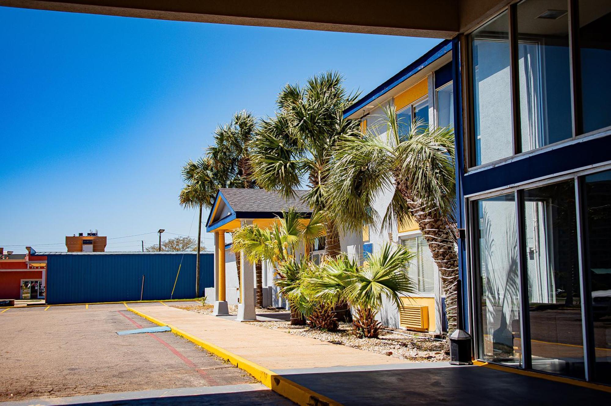Super 8 By Wyndham Biloxi Motel Exterior foto