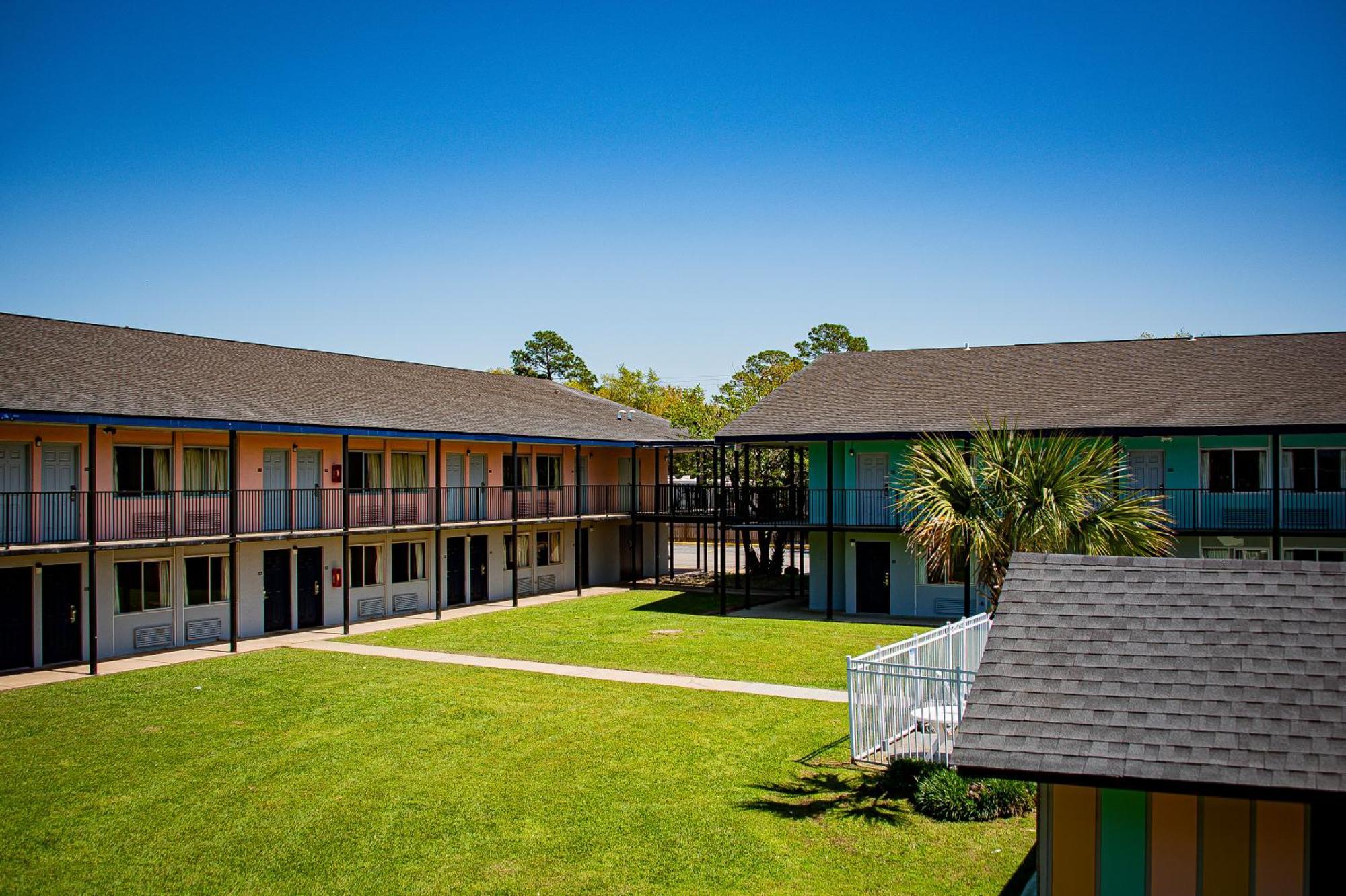 Super 8 By Wyndham Biloxi Motel Exterior foto