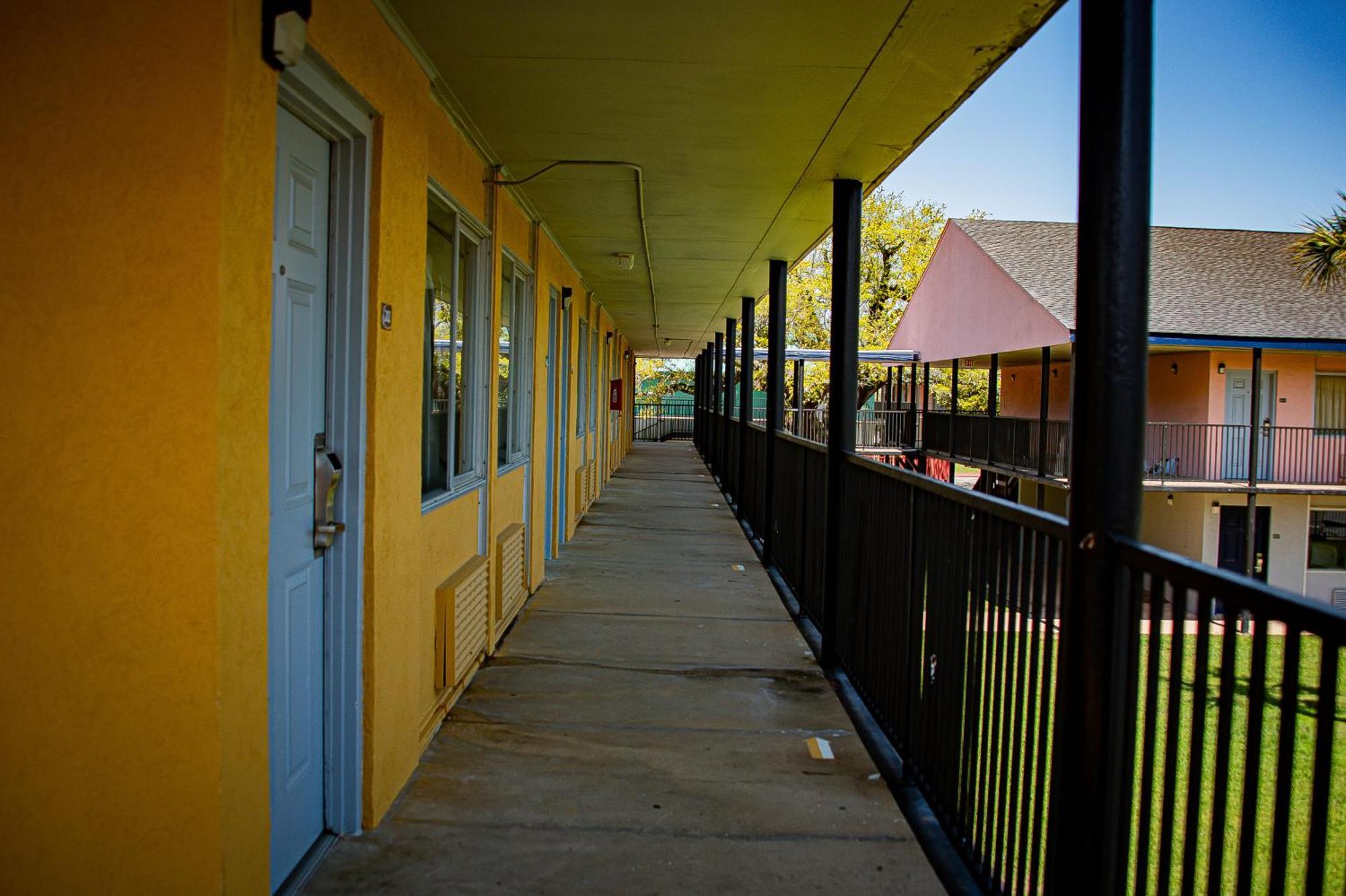 Super 8 By Wyndham Biloxi Motel Exterior foto