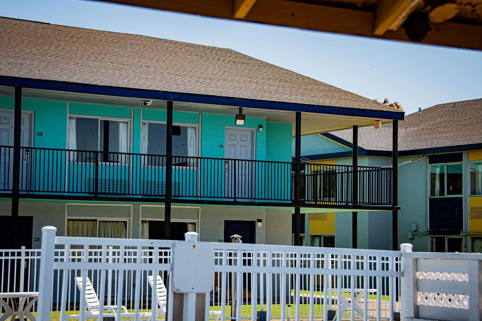 Super 8 By Wyndham Biloxi Motel Exterior foto