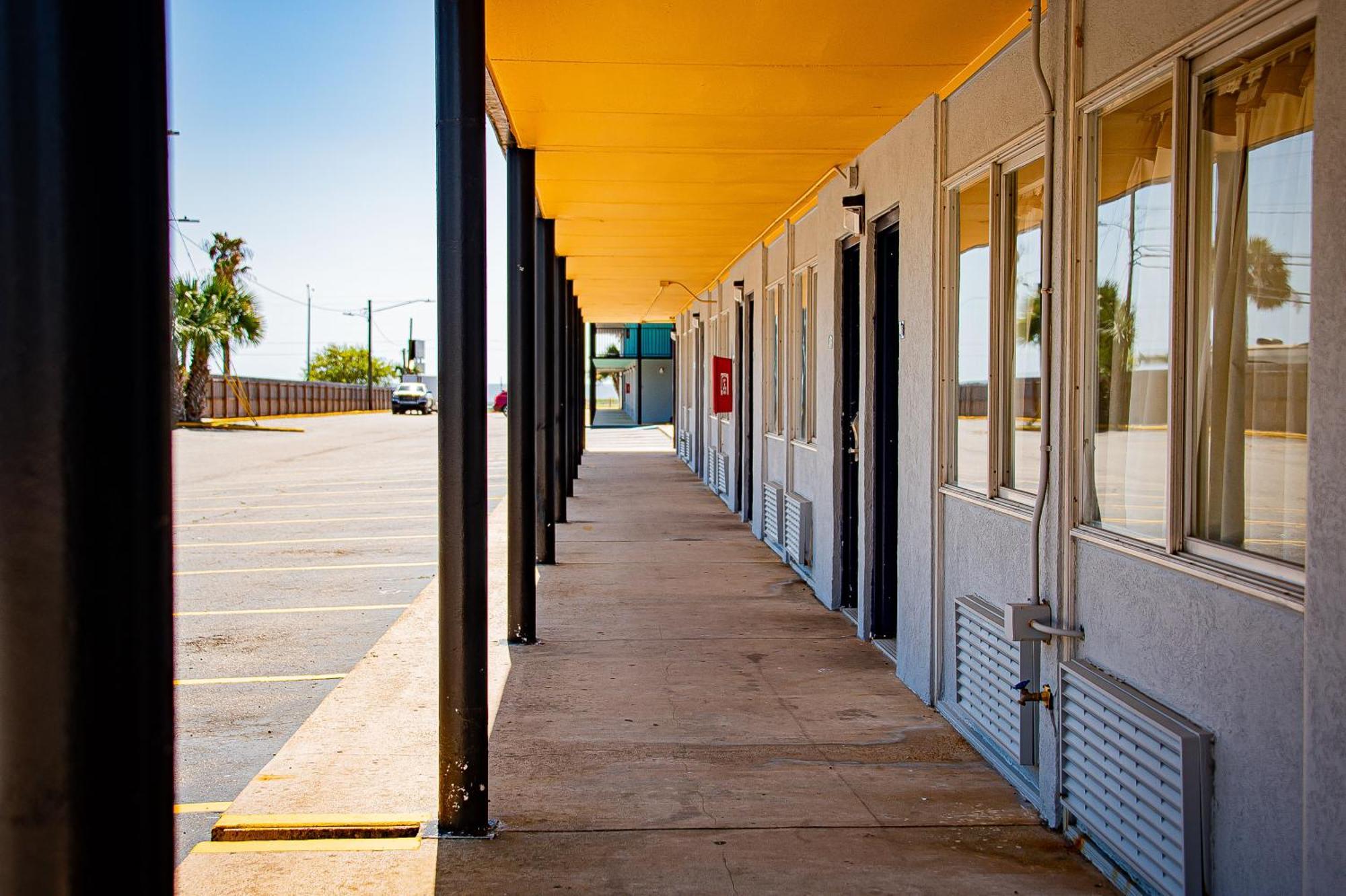 Super 8 By Wyndham Biloxi Motel Exterior foto