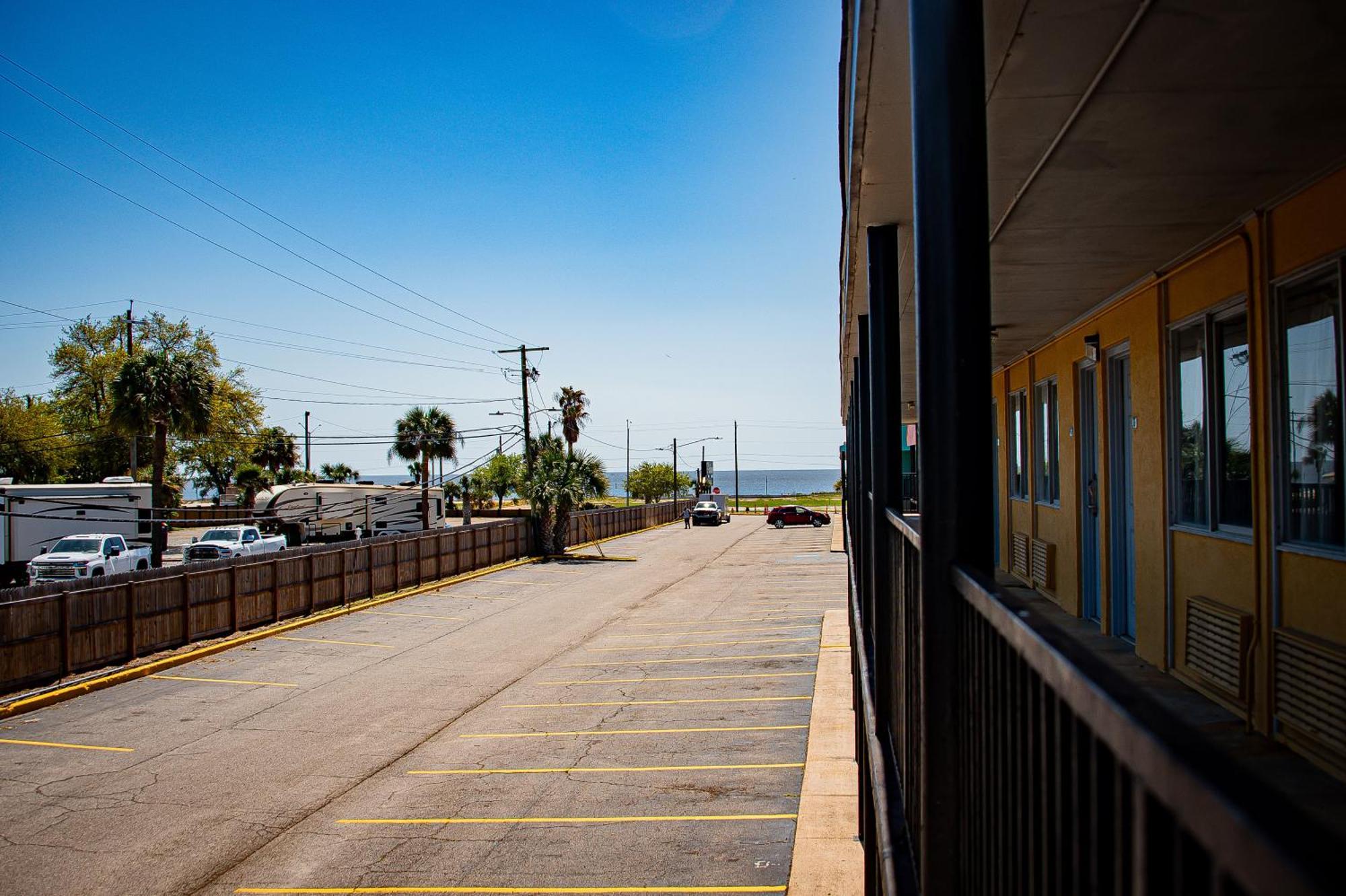 Super 8 By Wyndham Biloxi Motel Exterior foto